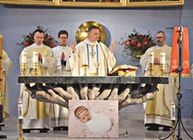 Diecezjalne obchody Dnia Świętości Życia obyły się w sanktuarium Matki Bożej Brzemiennej w Gdańsku-Matemblewie.