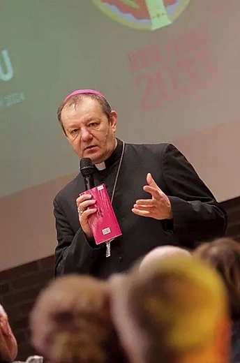 – Wierni muszą tworzyć wspólnotę wiary – przypomina hierarcha.