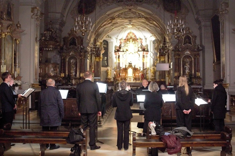 Szkolenie i modlitwa duszpasterzy i duszpasterek osób skrzywdzonych wykorzystaniem seksualnym