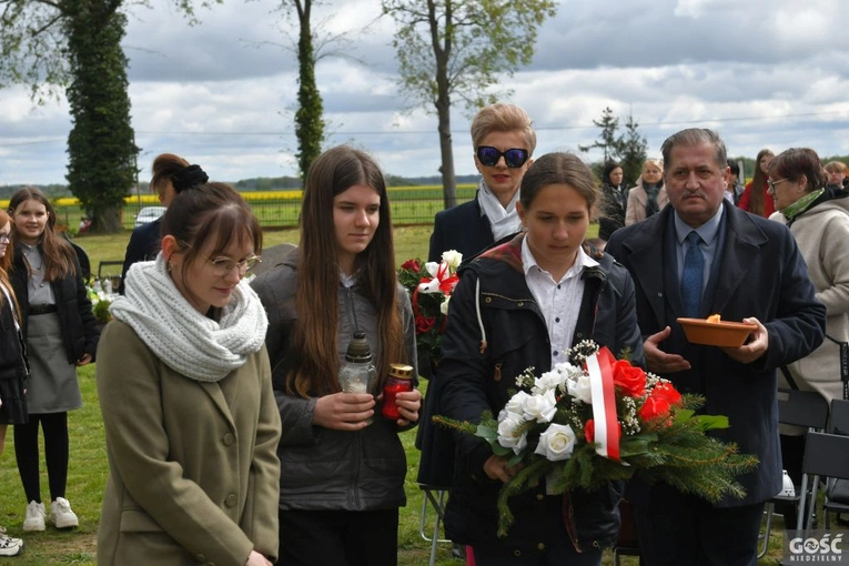 W Niegosławicach odsłonięto Pomnik Życia