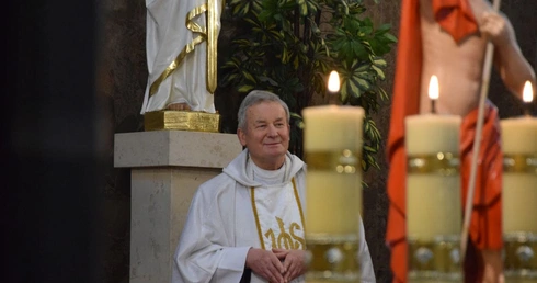 Spotkanie środowisk trzeźwościowych i terapeutycznych w kościele Świętej Doroty w Wolanowie.