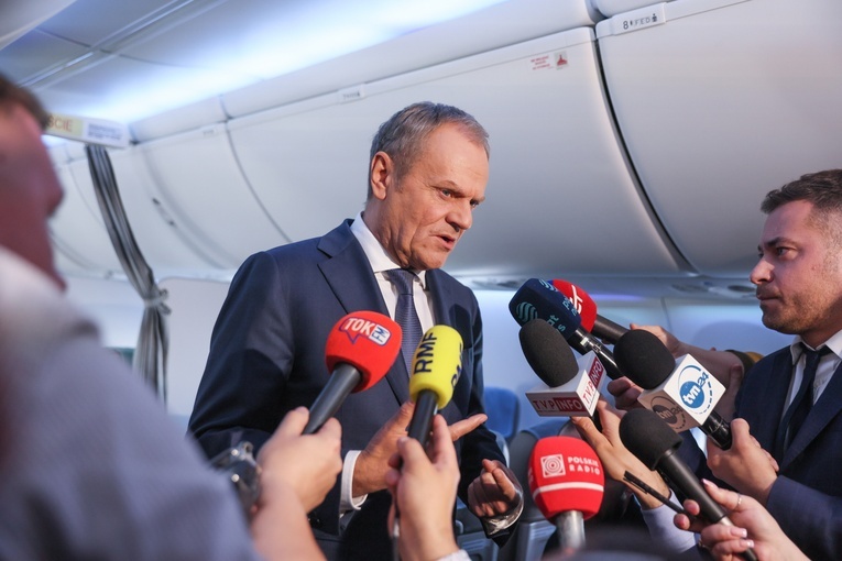 Tusk: Sytuacja na froncie jest krytyczna; najbliższe tygodnie mogą rozstrzygnąć o losach wojny