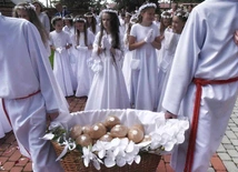 Efektem przygotowania do I Komunii św. ma być większy związek dzieci i rodziców z parafią.