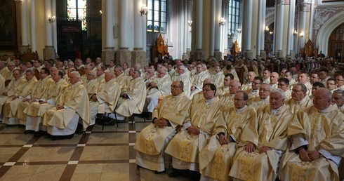 Kapłani z diecezji radomskiej mają duży udział w niesieniu pomocy misjonarzom.