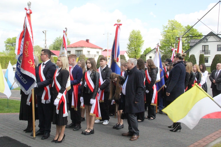 Dulcza Wielka. Nadanie szkole imienia