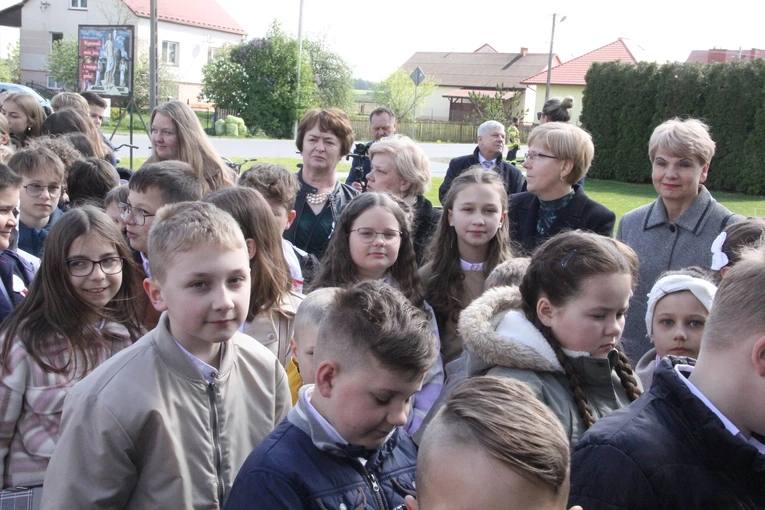 Dulcza Wielka. Nadanie szkole imienia