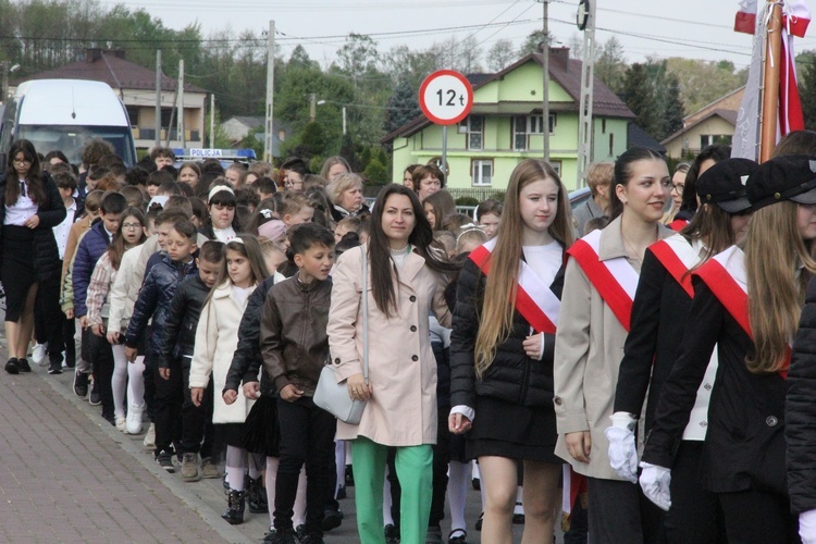 Dulcza Wielka. Nadanie szkole imienia