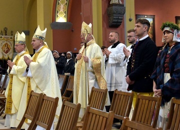 W Eucharystii spotykamy się z żyjącym Chrystusem, chociaż Go nie widzimy