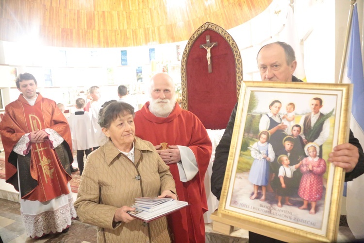 Rozpoczęcie peregrynacji obrazu bł. rodziny Ulmów w parafii Tęgoborze