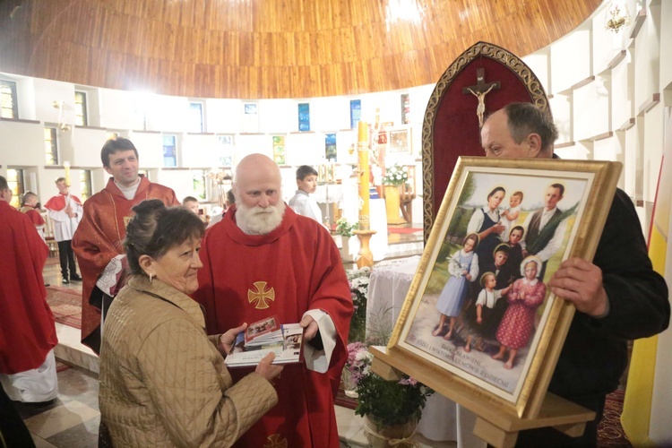 Rozpoczęcie peregrynacji obrazu bł. rodziny Ulmów w parafii Tęgoborze