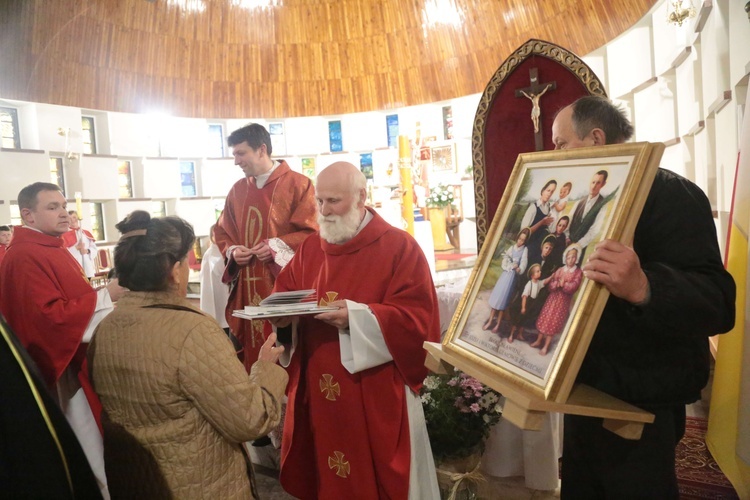 Rozpoczęcie peregrynacji obrazu bł. rodziny Ulmów w parafii Tęgoborze