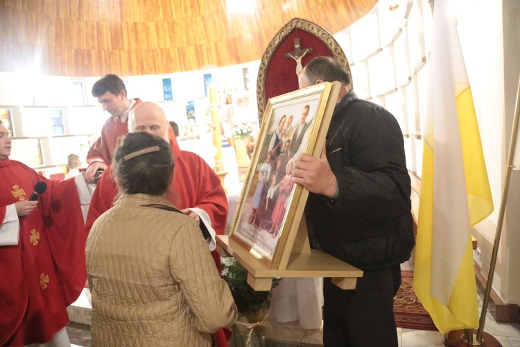 Rozpoczęcie peregrynacji obrazu bł. rodziny Ulmów w parafii Tęgoborze