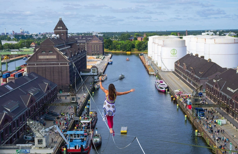 Akrobatka nad berlińskim portem. 2.04.2024 Berlin