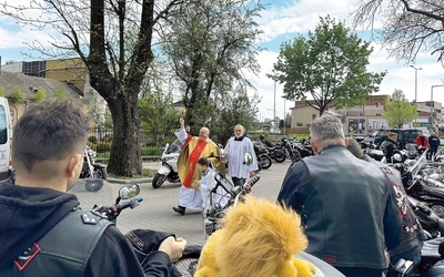 Po Mszy św. nastąpiło poświęcenie motocykli.