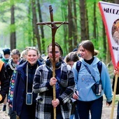 – Pielgrzymowanie jest prośbą, żeby pomyślnie zdać maturę, a potem odpowiedzialnie zdecydować o swoim dalszym życiu – podkreśla Jakub.