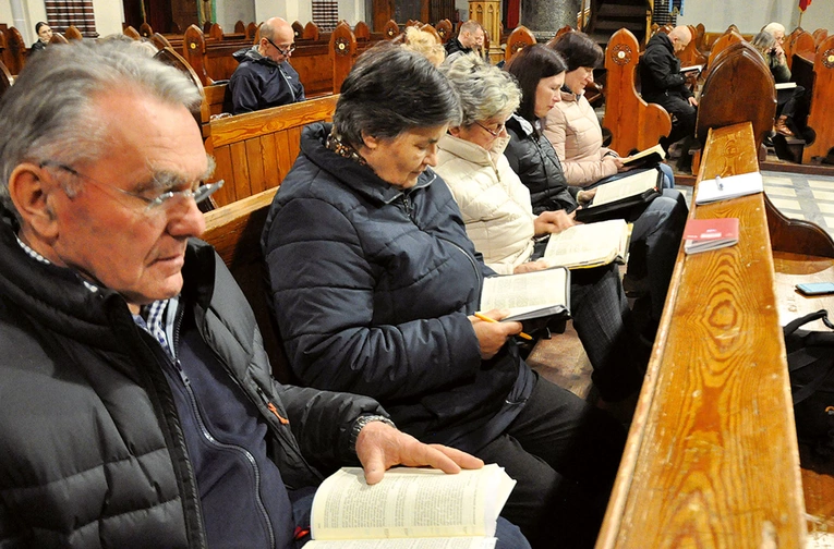 Warto pochylać się nad Ewangelią, samodzielnie i we wspólnocie. 