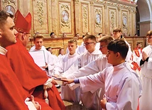 Ubiegłoroczna modlitwa w sanktuarium Matki Bożej Wychowawczyni Powołań Kapłańskich.