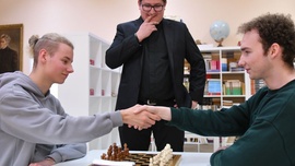 Turniej szachowy w nowosolskim liceum zorganizował ksiądz katecheta