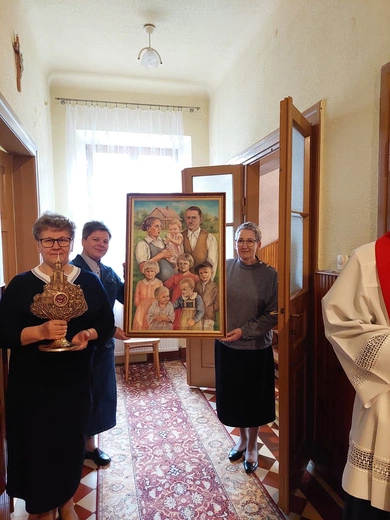 Błogosławiona rodzinach Ulmów w domach zakonnych