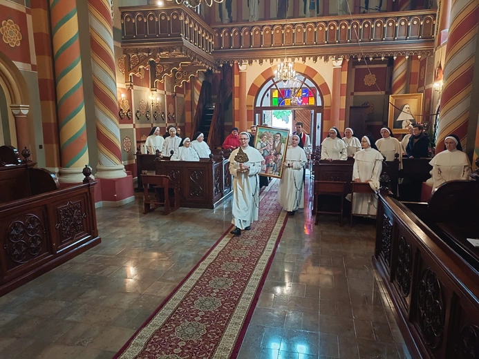 Błogosławiona rodzinach Ulmów w domach zakonnych