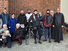 Wyjechali rowerami z Wrocławia do Asyżu