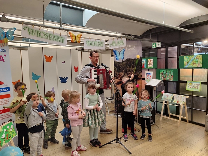 Stacja Dialog. Wiosenny Dolny Śląsk