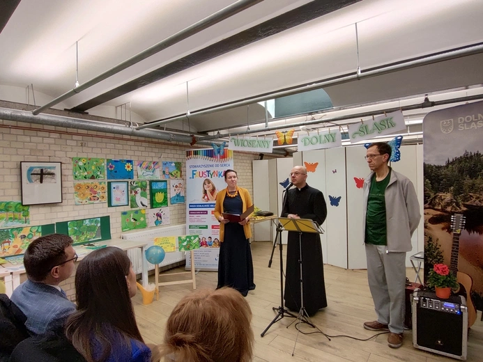 Stacja Dialog. Wiosenny Dolny Śląsk