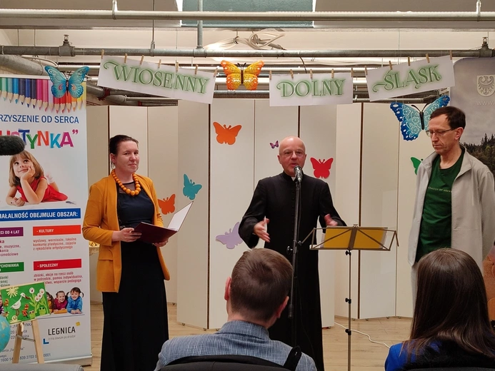 Stacja Dialog. Wiosenny Dolny Śląsk