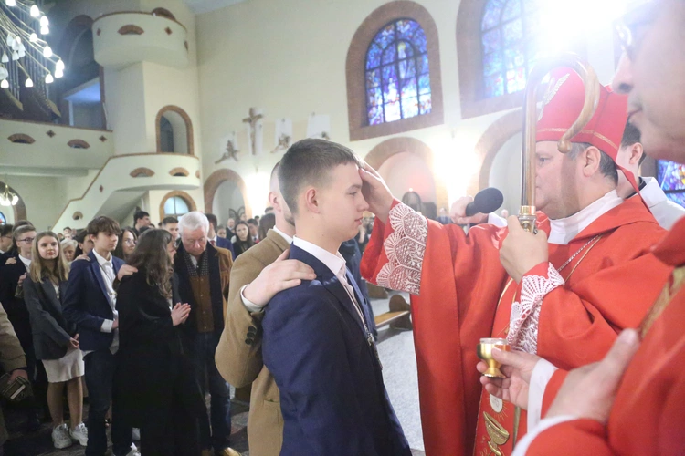Bierzmowanie w Nowym Sączu u Niepokalanej 2024