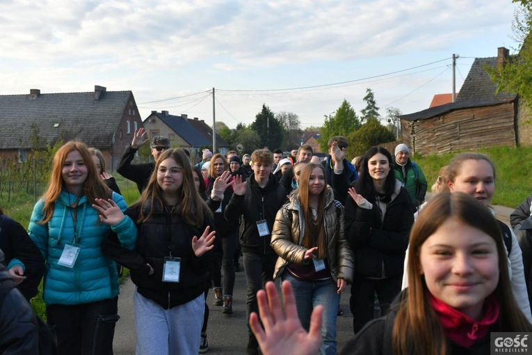 Pielgrzymka powołaniowa do Rokitna