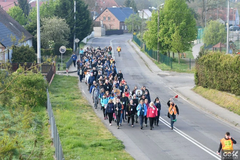 Pielgrzymka powołaniowa do Rokitna