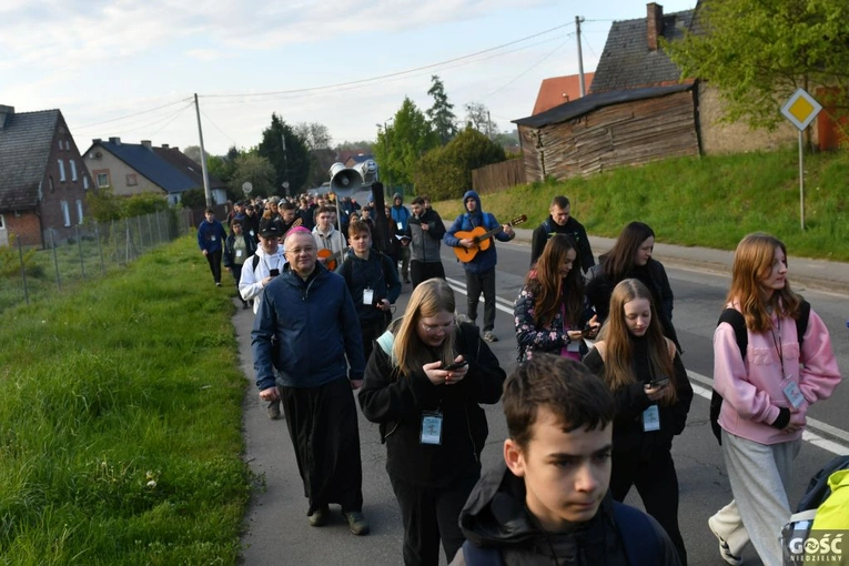 Pielgrzymka powołaniowa do Rokitna