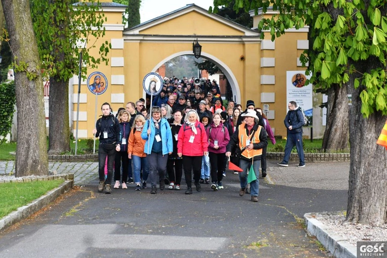Pielgrzymka powołaniowa do Rokitna