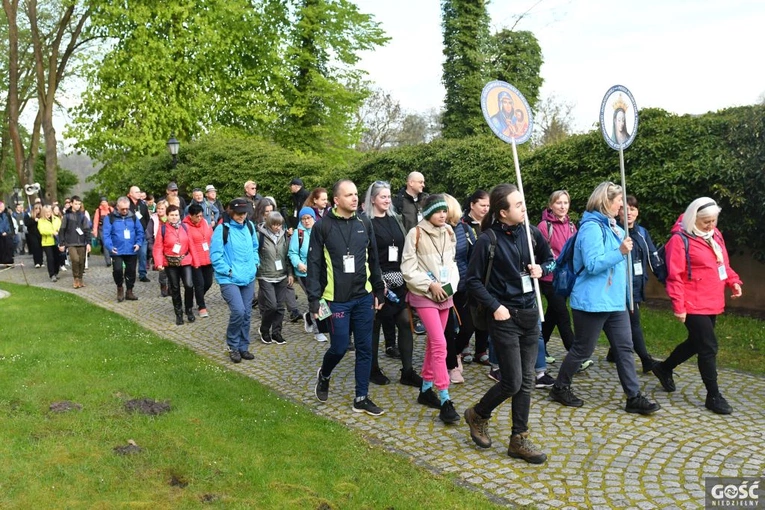 Pielgrzymka powołaniowa do Rokitna