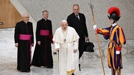 Papież zachęca osoby starsze, dziadków i ich wnuki do przebywania razem