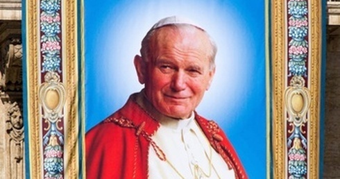 Kard. Comastri: Czego uczy nas świętość Jana Pawła II?