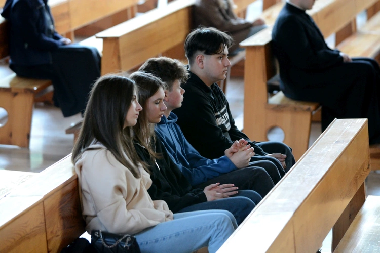 Wieczorne nabożeństwo podczas Wielkanocnego Spotkania Młodych