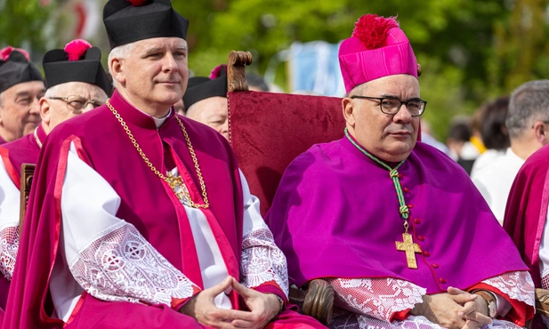 Gniezno: abp Antonio Guido Filipazzi przekazał krzyże misyjne misjonarzom