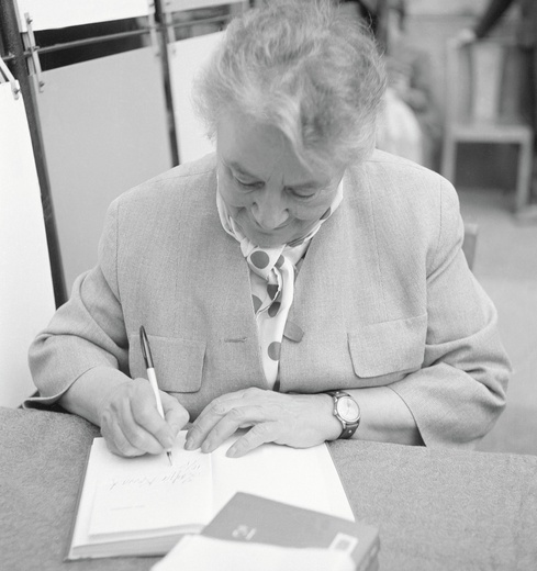 Zofia Kossak-Szczucka na kiermaszu książki  w Warszawie w 1963 r.