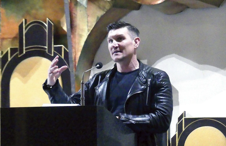 Gość kwietniowego Bielskiego Wieczoru Uwielbienia mówił o tym, jak został ocalony przez Bożą Opatrzność. 