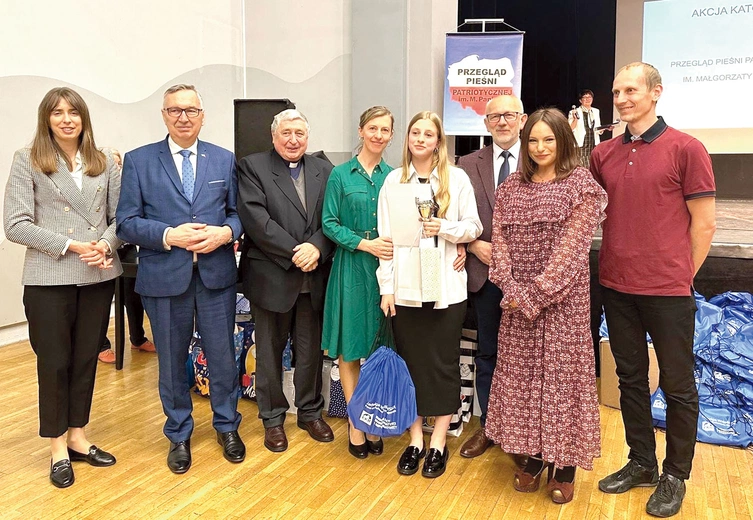 Najstarsze laureatki z najbliższymi i przedstawicielami Akcji Katolickiej.