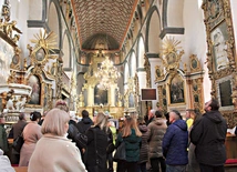 Jednym z najcenniejszych zabytków w bazylice są renesansowe polichromie na sklepieniu nawy głównej.