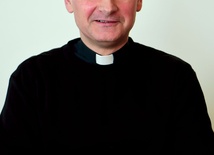 Duszpasterz jest również proboszczem parafii św. Mateusza Ewangelisty w Olsztynie.