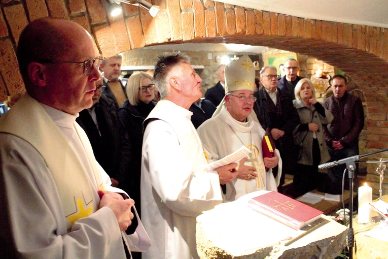Mszy św. przewodniczył bp Rudolf Pierskała.