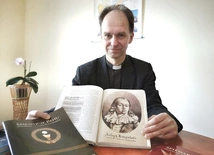 Ks. Grzegorz Piekarz podjął się nie lada zadania przybliżenia współczesnym twórczości znakomitego kompozytora.