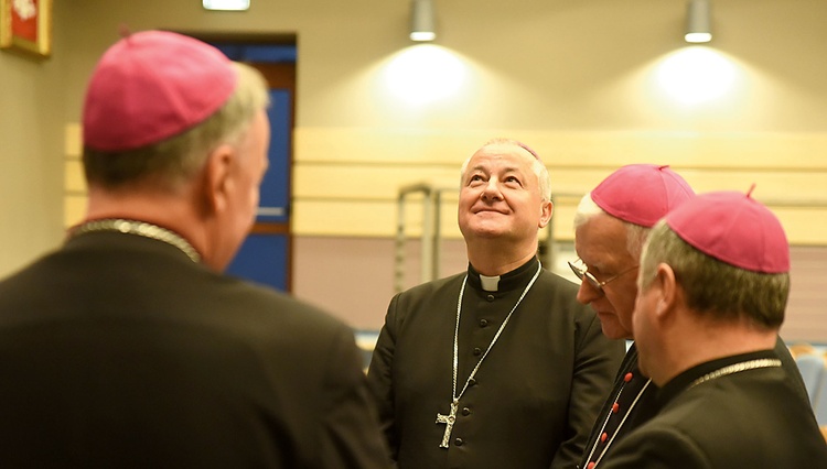 Bp Ważny (w środku) jest trzecim ordynariuszem w historii diecezji sosnowieckiej.