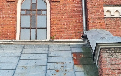 Pilnej naprawy wymaga dach zabytkowego kościoła.