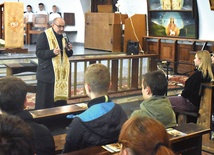 Bp Kiciński zachęcał młodych, by pytali Boga, w którą stronę najlepiej podążać.