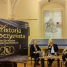Andrzej Grajewski (pośrodku) – dziennikarz i redaktor „Gościa Niedzielnego”, politolog, publicysta – podczas debaty w Ossolineum.