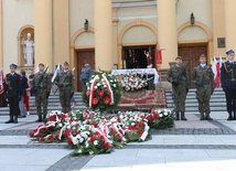 Delegacje złożą kwiaty na płycie Grobu Nieznanego Żołnierza.